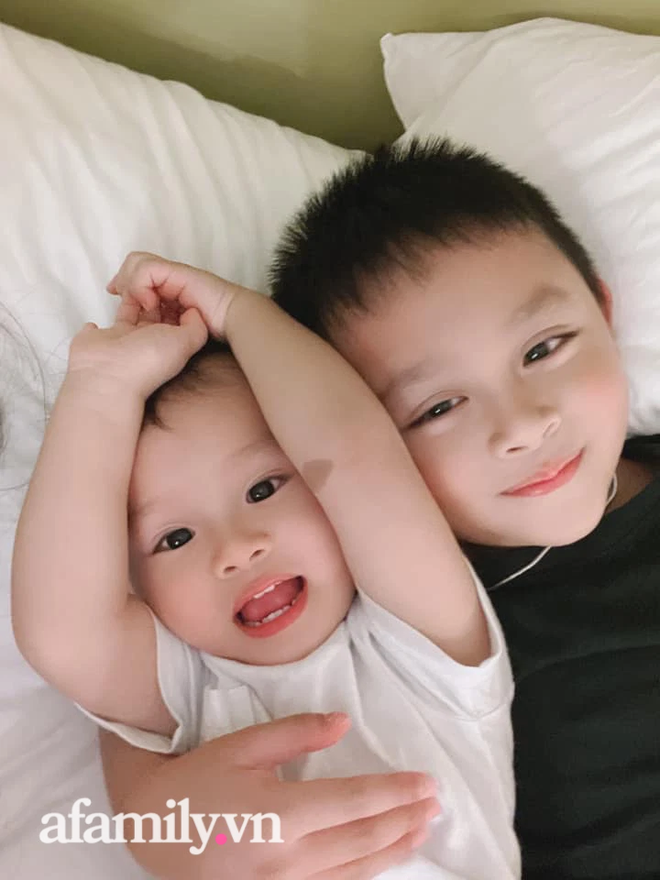 Nhìn qua bức ảnh tưởng 4 chị em nhưng sự thật phía sau khiến ai cũng giật mình-5