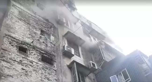 Cháy lớn ở khu tập thể cũ có 80 hộ dân tại Hà Nội-1