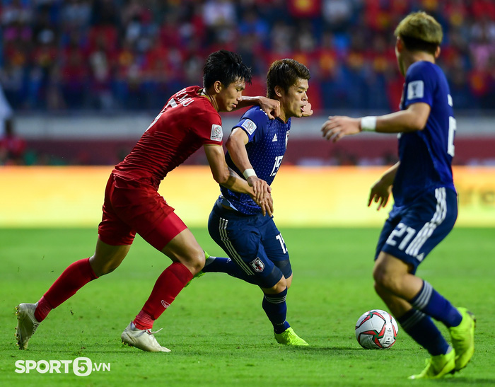 Công Phượng từng khiến hàng thủ Nhật Bản chao đảo, VAR từ cứu đến hạ gục tuyển Việt Nam-12