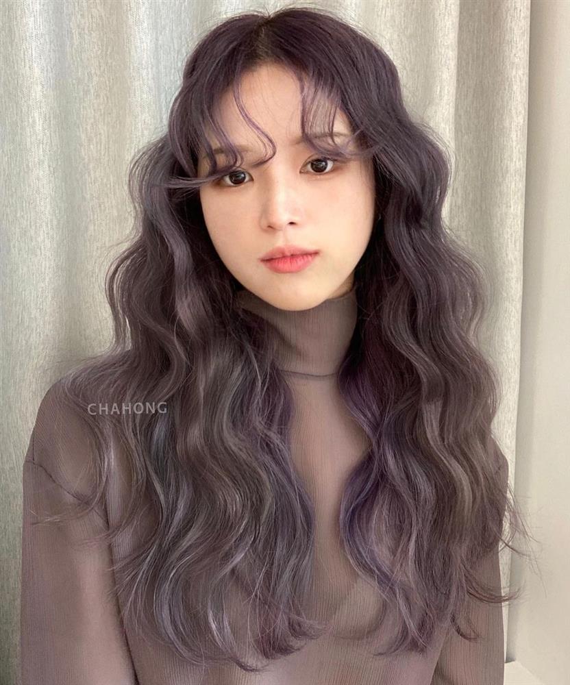 Nàng tóc xoăn nên cắt 3 kiểu mái này: Nhìn trẻ trung mà gọn mặt hơn bao nhiêu!-2