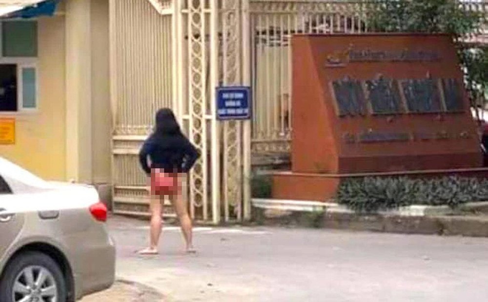 Người phụ nữ không mặc quần, đứng chửi bới trước cổng trụ sở Bưu điện tỉnh Nghệ An-1