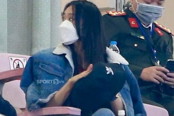 Cổ động viên bất ngờ tuyên bố đã tìm ra người đẹp trai nhất trận Việt Nam - Nhật Bản khi thần VAR mỉm cười-4