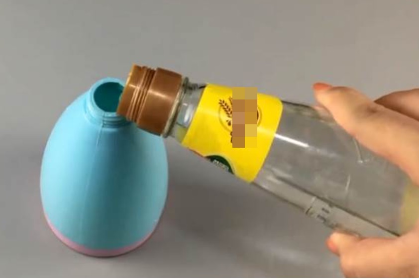 Một chút dầu gió trộn giấm trắng không ngờ lại có tác dụng với gia đình mạnh như vậy-2