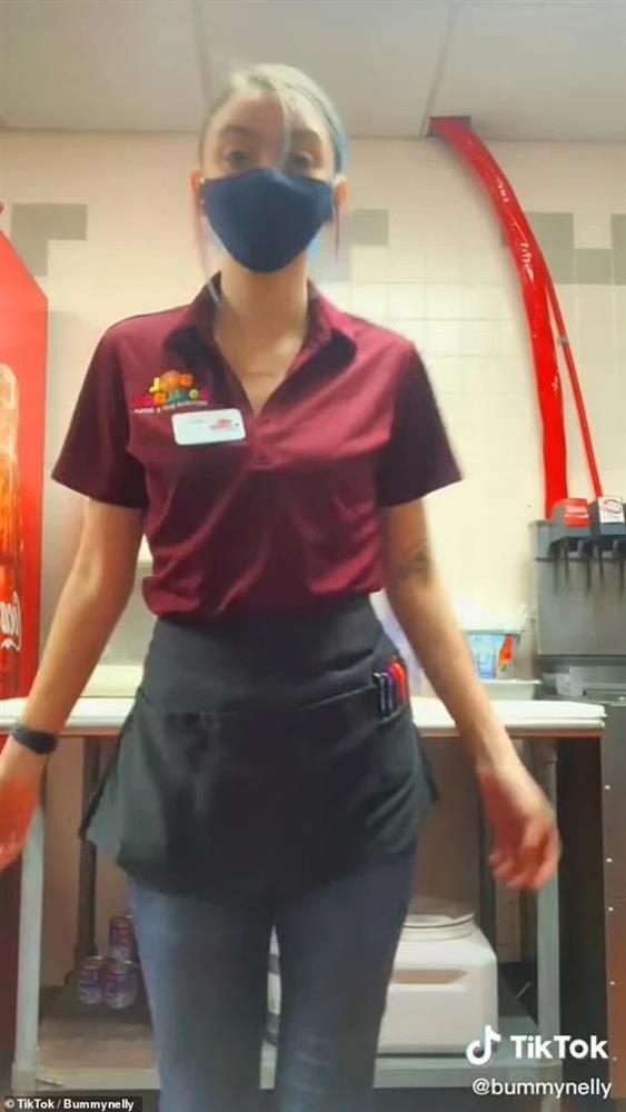 Câu chuyện viral với 5 triệu lượt xem: Quản lý nhà hàng bị khách hất hộp súp cay nóng vào mặt bởi nguyên do không tưởng-3