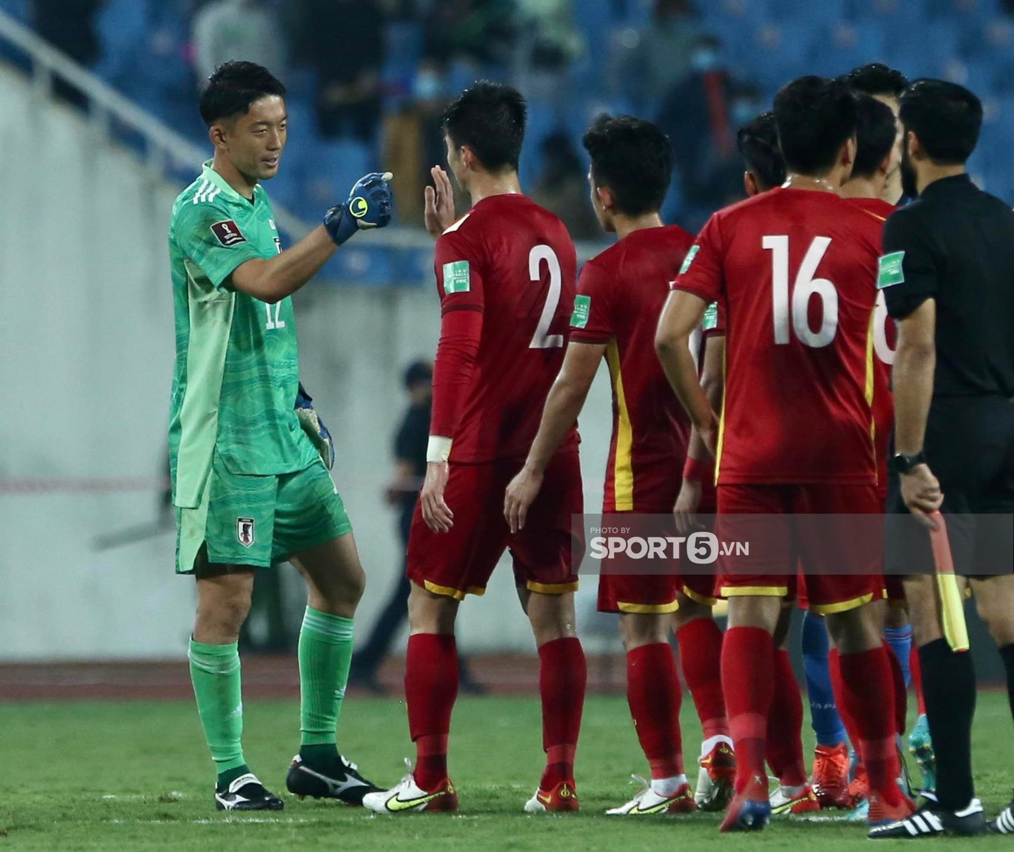 Thầy Park đơn độc, tuyển thủ Việt Nam buồn bã sau trận thua ĐT Nhật Bản-9