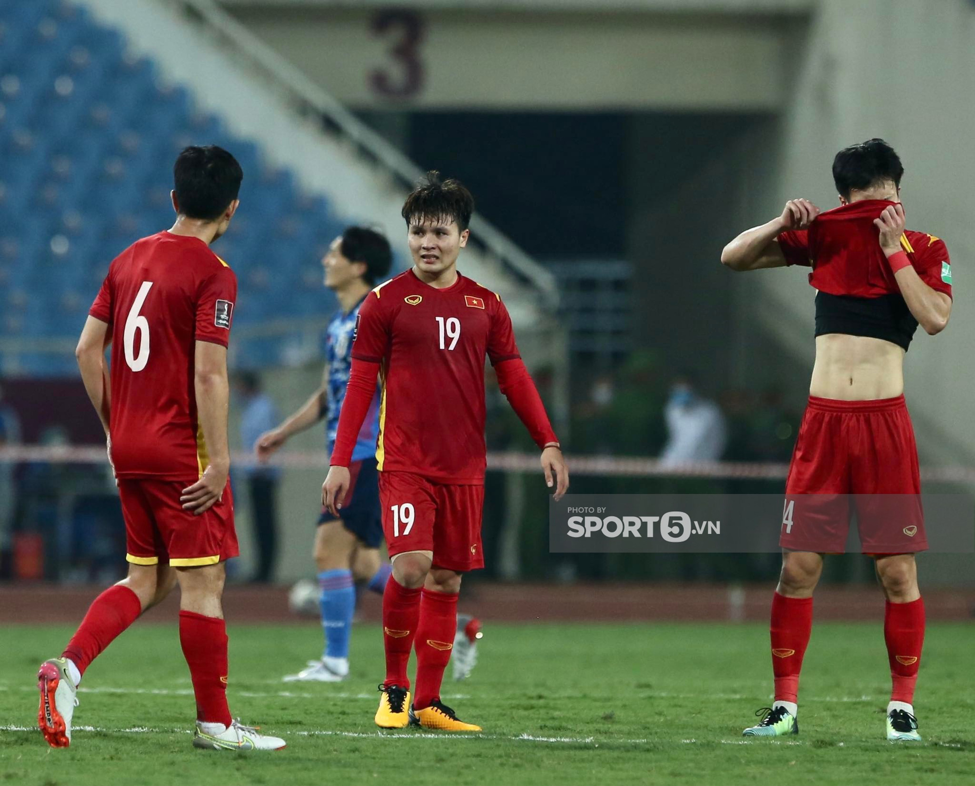 Thầy Park đơn độc, tuyển thủ Việt Nam buồn bã sau trận thua ĐT Nhật Bản-3