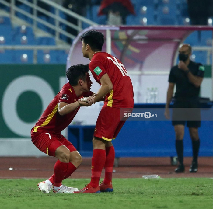 Thầy Park đơn độc, tuyển thủ Việt Nam buồn bã sau trận thua ĐT Nhật Bản-4