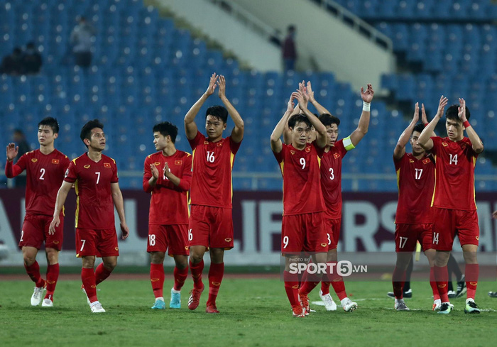 Thầy Park đơn độc, tuyển thủ Việt Nam buồn bã sau trận thua ĐT Nhật Bản-8