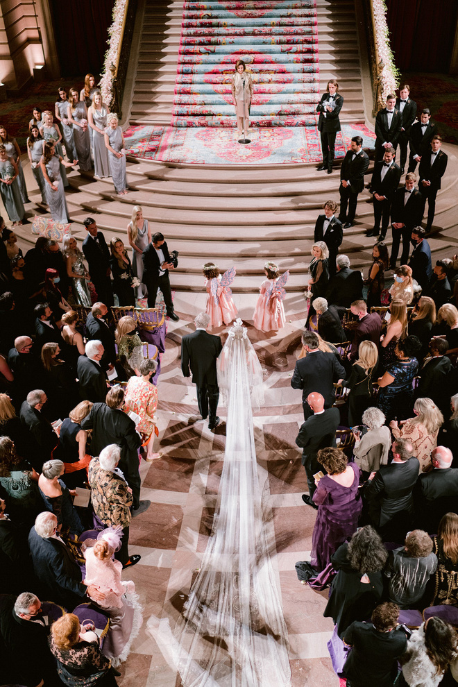 Hôn lễ thế kỷ của đại tiểu thư gia tộc số 1 nước Mỹ: Đẹp cổ tích trong từng chi tiết, đẳng cấp giới siêu giàu quá mức choáng ngợp-2