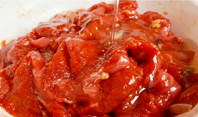 Hóa ra đầu bếp xịn ướp thịt bò thế này, làm món gì cũng mềm ngon không bao giờ dai cứng!-6