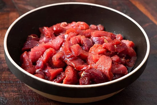 Hóa ra đầu bếp xịn ướp thịt bò thế này, làm món gì cũng mềm ngon không bao giờ dai cứng!