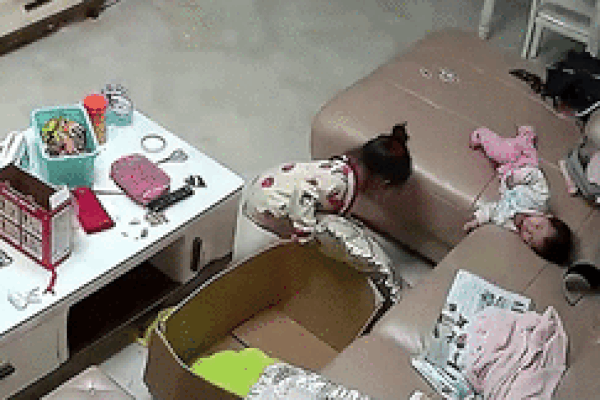 Bé gái 4 tuổi 'cứu sống' em 7 tháng tuổi nhờ hành động nhỏ