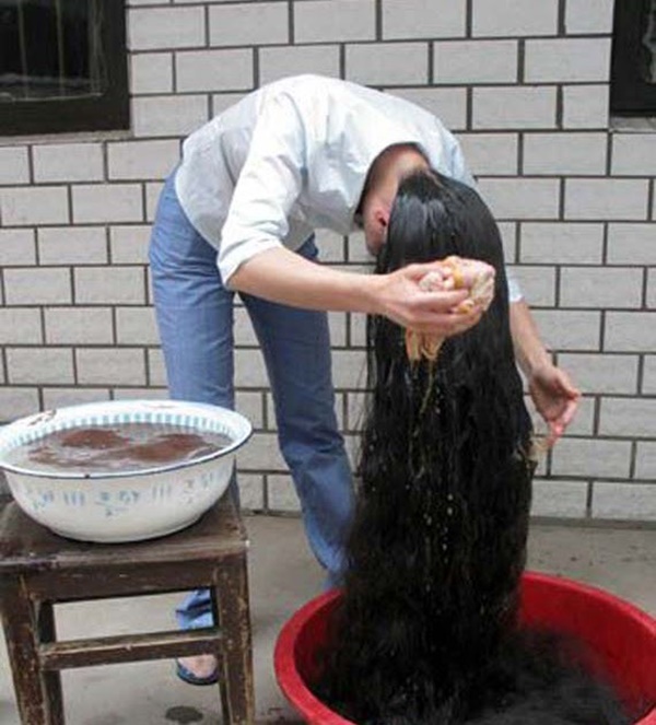 Cận cảnh soi ổ vi khuẩn trên da đầu dưới kính hiển vi và cảnh báo 4 thời điểm gội đầu cực độc, dễ gây đột quỵ, thậm chí tử vong nhanh-4