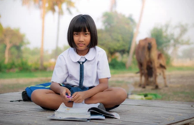 Bé gái 9 tuổi bị trầm cảm, lời nhắc của bác sĩ khiến người mẹ giật mình, thói quen tưởng thương nhưng lại làm hại con-1