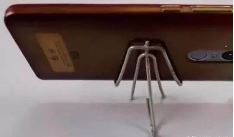 Đặt một chiếc móc treo rèm vào chậu rửa có tác dụng rất tuyệt vời nhưng nhiều người lại không biết-5