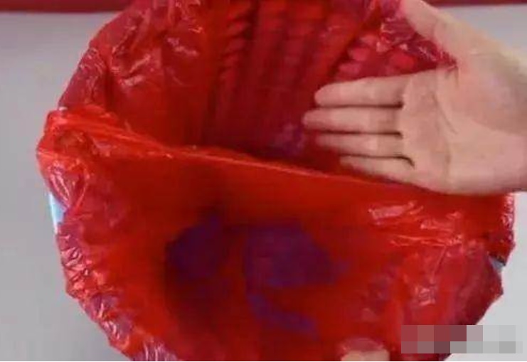 Đặt một chiếc móc treo rèm vào chậu rửa có tác dụng&nbsp;rất&nbsp;tuyệt vời&nbsp;nhưng nhiều người lại không biết-6