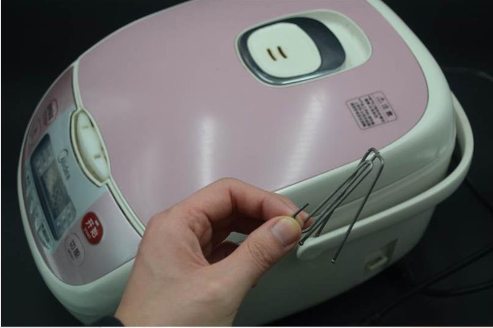 Đặt một chiếc móc treo rèm vào chậu rửa có tác dụng&nbsp;rất&nbsp;tuyệt vời&nbsp;nhưng nhiều người lại không biết-7