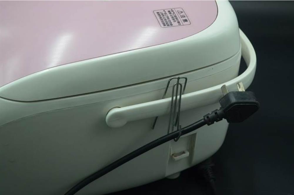 Đặt một chiếc móc treo rèm vào chậu rửa có tác dụng&nbsp;rất&nbsp;tuyệt vời&nbsp;nhưng nhiều người lại không biết-8