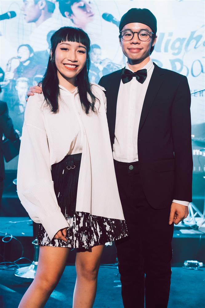 Con gái Mỹ Linh chỉ cao 1m56, nhưng diện đồ hack dáng cao tay nên trông như gần 1m70-11