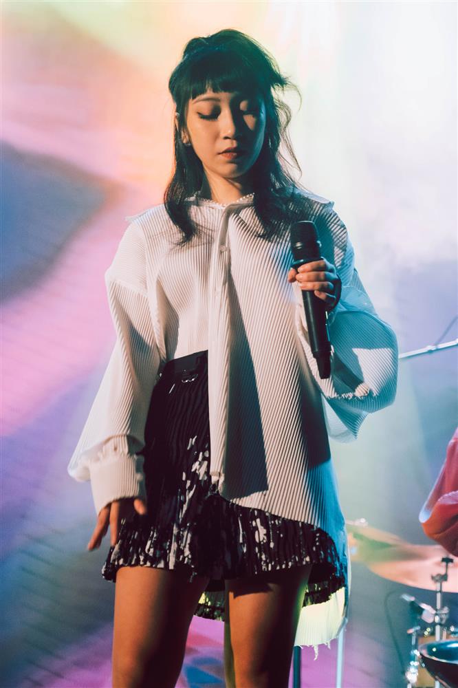 Con gái Mỹ Linh chỉ cao 1m56, nhưng diện đồ hack dáng cao tay nên trông như gần 1m70-12