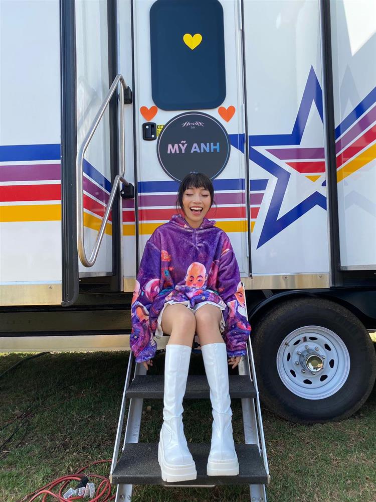 Con gái Mỹ Linh chỉ cao 1m56, nhưng diện đồ hack dáng cao tay nên trông như gần 1m70-3