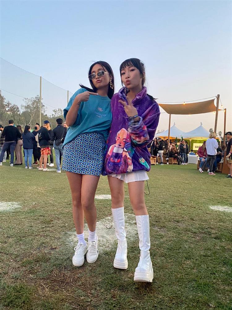 Con gái Mỹ Linh chỉ cao 1m56, nhưng diện đồ hack dáng cao tay nên trông như gần 1m70-4