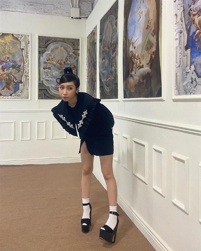 Con gái Mỹ Linh chỉ cao 1m56, nhưng diện đồ hack dáng cao tay nên trông như gần 1m70-10