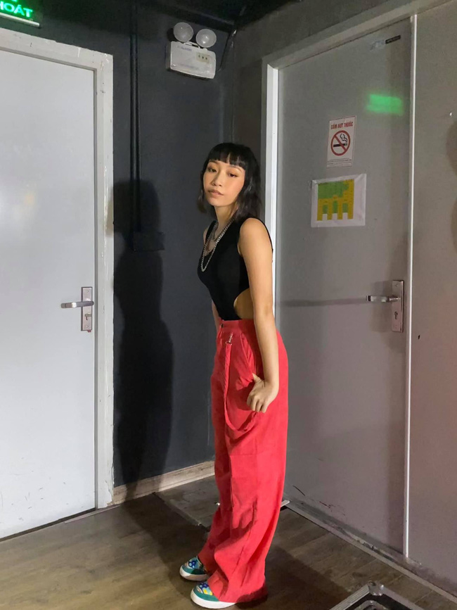 Con gái Mỹ Linh chỉ cao 1m56, nhưng diện đồ hack dáng cao tay nên trông như gần 1m70-14