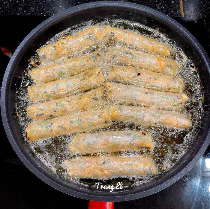 6 mẹo làm nem rán vàng ruộm, giòn ngon, gói đều tay không bị bục-2