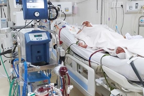 Sau nhiều năm cố gắng mới có bầu, sản phụ mang song thai nhiễm Covid-19 nặng, phải can thiệp ECMO và cuộc hồi sinh từ cửa tử