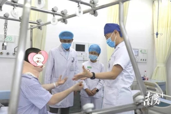 Chàng trai 24 tuổi bị thoát vị đĩa đệm cột sống cổ, suýt bại liệt suốt đời vì thường xuyên làm 1 hành động mà nhiều người trẻ cũng đang mắc phải
