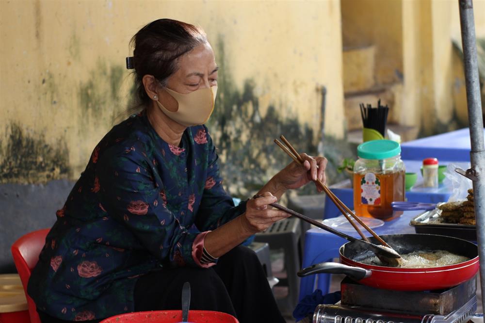 Quán chả rươi hút khách theo công thức ba xoa hai đập, chỉ bán theo mùa-2