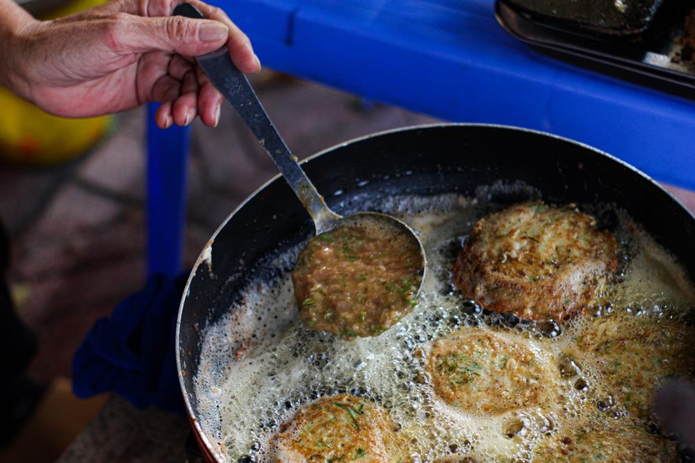 Quán chả rươi hút khách theo công thức ba xoa hai đập, chỉ bán theo mùa-3