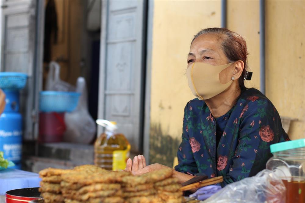 Quán chả rươi hút khách theo công thức ba xoa hai đập, chỉ bán theo mùa-9