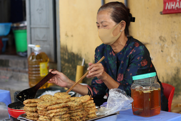 Quán bán đặc sản rồng đất, 30 năm khách xếp hàng tranh mua ở Hà Nội-15