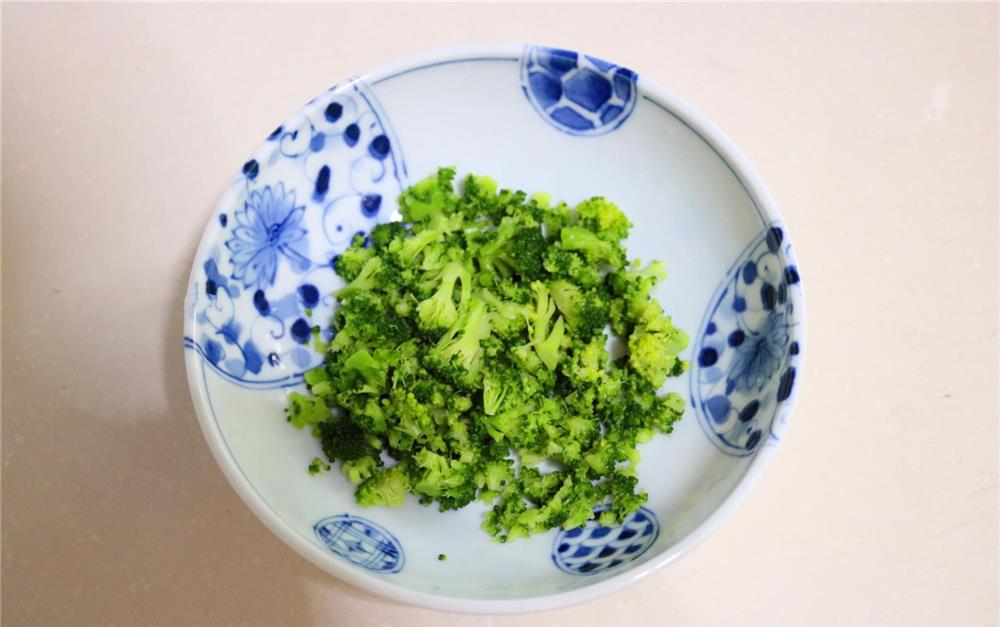 Đi làm về trễ, chỉ cần 10 phút cũng làm được món trứng hấp vừa ngon vừa đủ chất cho bữa tối-1