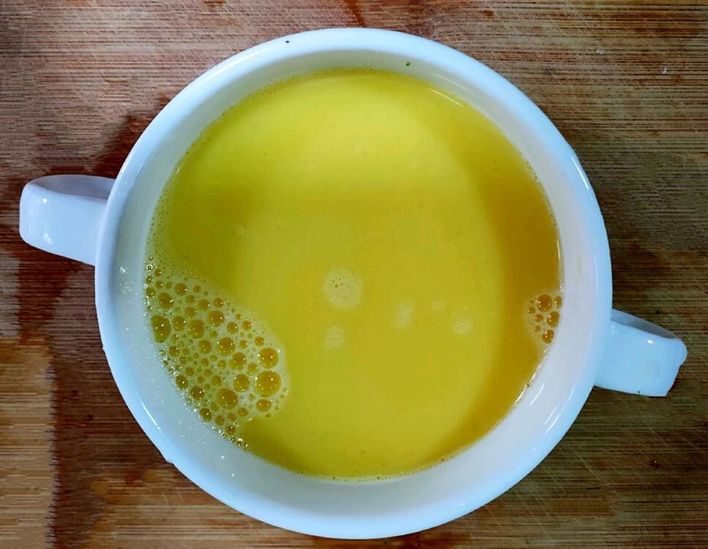 Đi làm về trễ, chỉ cần 10 phút cũng làm được món trứng hấp vừa ngon vừa đủ chất cho bữa tối-3