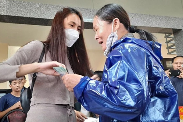 UBND Lệ Thủy thông tin bất ngờ về việc rà soát số tiền Thủy Tiên cứu trợ: Không thể thực hiện, không có báo cáo!-2