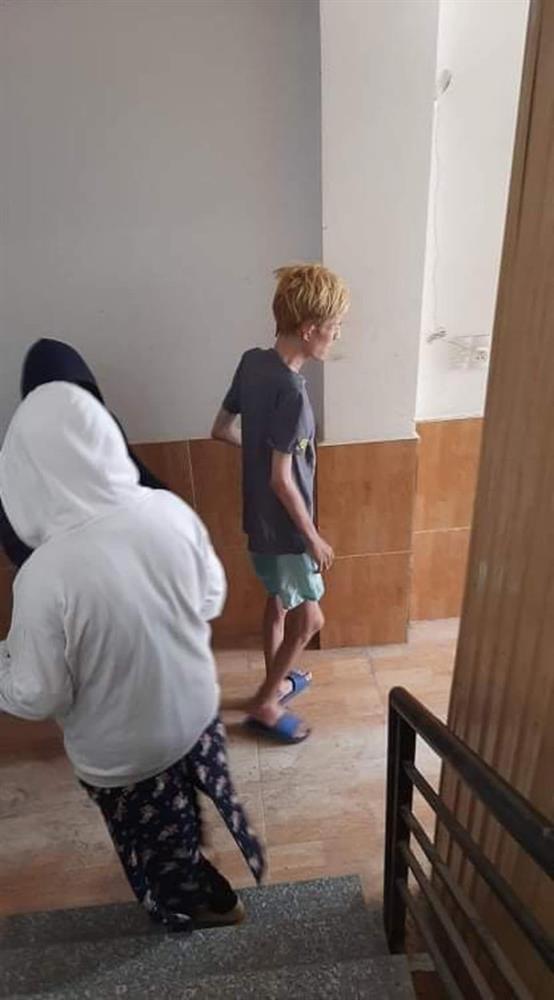 Nam ca sĩ bị viêm gan, suy dinh dưỡng nặng: Bác sĩ bảo trả về, tình trạng có thể không cứu được-1