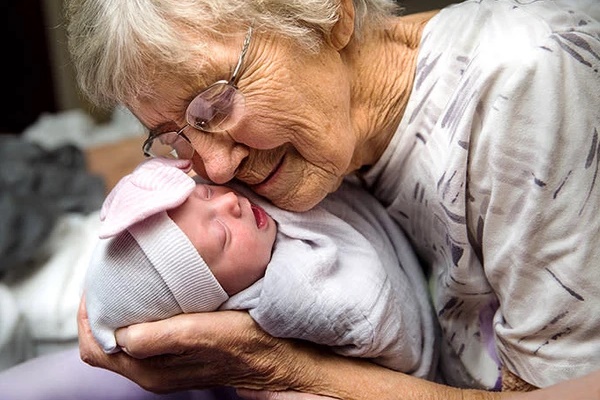 3 lý do vì sao bố mẹ không nên để trẻ ngủ với ông bà, nghe có vẻ vô lý nhưng có chứng cứ khoa học đàng hoàng?-3