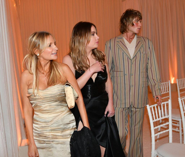 Siêu đám cưới của Paris Hilton rung chuyển Hollywood: Cô dâu thay 4 bộ váy lồng lộn, Kim Kardashian và dàn khách mời hạng A chặt chém bạo liệt body-20