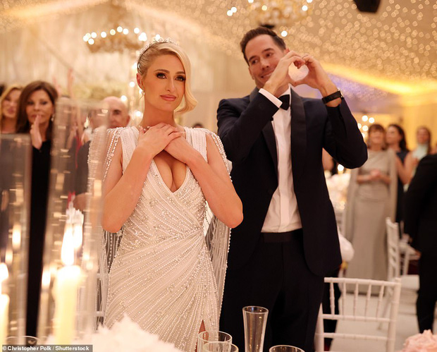 Siêu đám cưới của Paris Hilton rung chuyển Hollywood: Cô dâu thay 4 bộ váy lồng lộn, Kim Kardashian và dàn khách mời hạng A chặt chém bạo liệt body-6