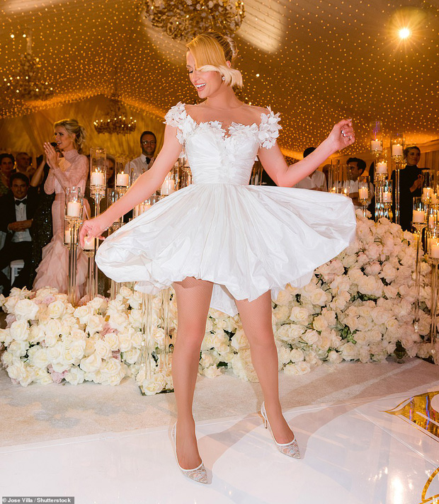 Siêu đám cưới của Paris Hilton rung chuyển Hollywood: Cô dâu thay 4 bộ váy lồng lộn, Kim Kardashian và dàn khách mời hạng A chặt chém bạo liệt body-7