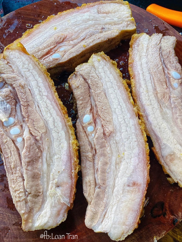 Mẹ đảm chỉ cách làm thịt quay bằng nồi chiên không dầu, thành phẩm thơm phức, bì nổ giòn tan cực ngon-11