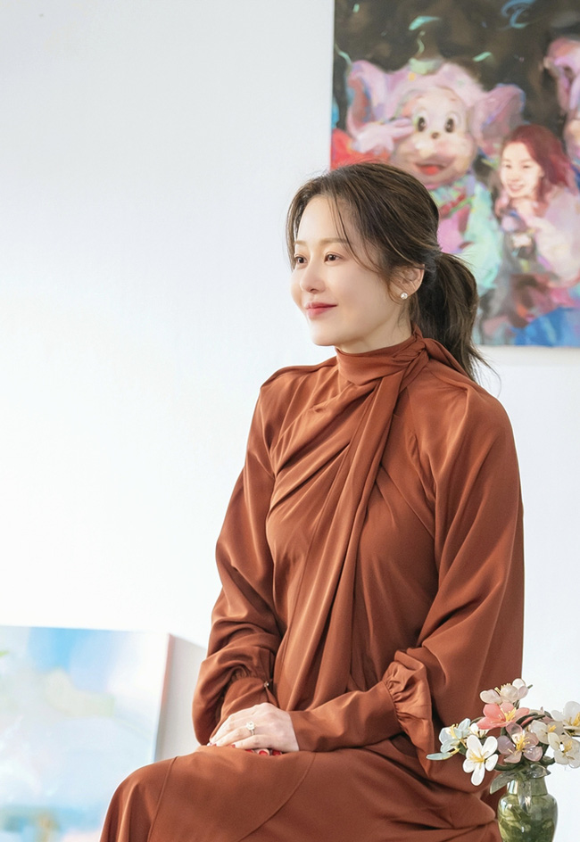 Con dâu cũ của đế chế Samsung đóng phim mới: Style sang chảnh, nhưng nhan sắc tuổi 50 mới gây choáng váng-4