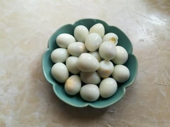 Phần rẻ nhất của thịt lợn mang đi om theo cách này ăn cực lạ miệng, giòn ngọt và không có dầu mỡ-6