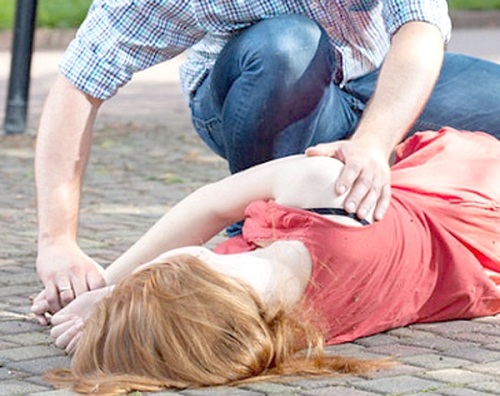 Người nhà không may bị đột quỵ, BS nhấn mạnh trong thời gian chờ cấp cứu nhất định phải làm được 1 việc, tránh 3 việc để cứu mạng bệnh nhân-2