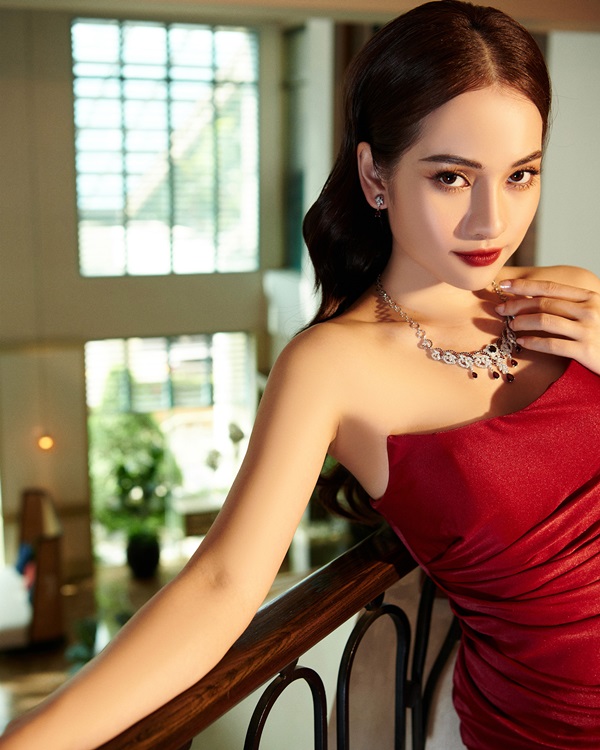 Diện đầm cảm hứng nữ thần, Sara Lưu khoe dáng quyến rũ sau sinh-8