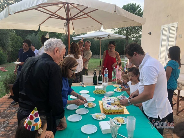 Hoa hậu giàu nhất Việt Nam” từng ở nhà dát vàng 300 tỷ giờ ra sao?-5