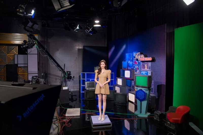 Đỗ Mỹ Linh ghi điểm nhờ gu thời trang thanh lịch khi đảm nhận vai trò mới-5